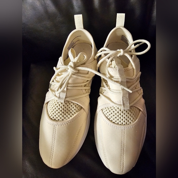 Fabletics Brookside PerformanceSneaker size 8 Cream EUC - Picture 10 of 12